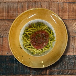 Trofie alla ligure con battuta di tonno rosso