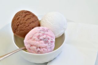 3 Boules De Glace Vanille Chocolat Fraise