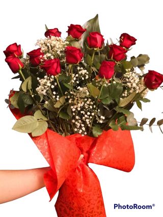 12 rose rosse a gambo lungo