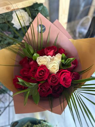 BUCHET 11 TRANDAFIRI ROSII/ALBI