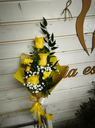 Ramo de 3 Rosas + Verdes