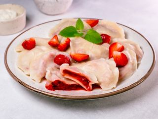 Pierogi z truskawkami - 10 szt. (na gorąco)