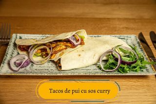 Tacos de pui cu sos curry și legume