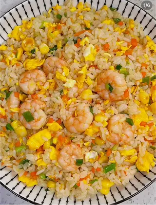 Tallarines de arroz ancho con ternera y verduras