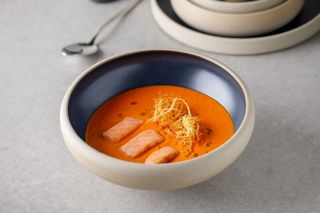 Supă de tomate cu somon