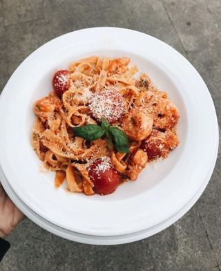 Паста з тигровими креветками та овочами (300г)