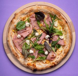 Піца мортадела