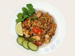 Рис Том Ям з куркою та креветкою (380g)