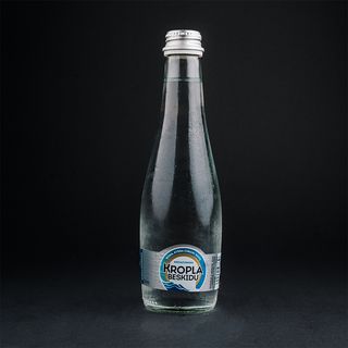 Woda niegazowana + kaucja