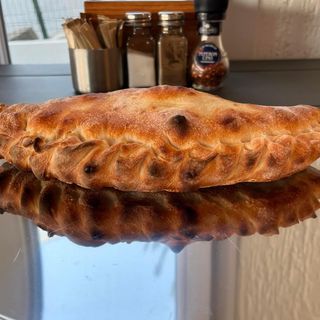 Calzone 4 formaggi