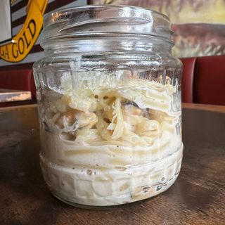 Паста з куркою та грибами