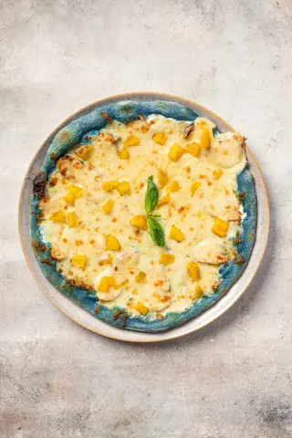 Піца з куркою та ананасом