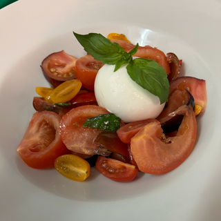 BURRATA CON TOMATES VARIADOS
