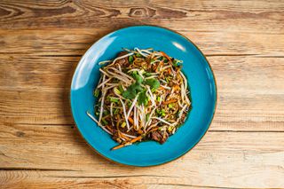 Kuay tiew haeng z krewetkami