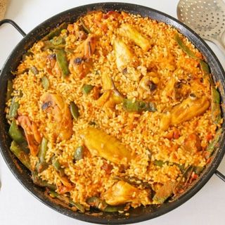 Paella De Carne De Pollo