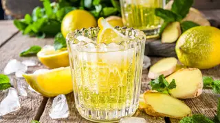 Jus de citron, gingembre et menthe fraîche