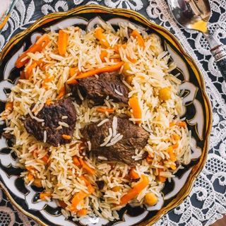 Плов з куркою 450 грам +салат 150 грам