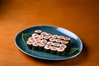 F16 Maki Salmão