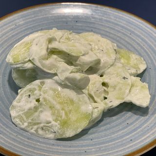 Mizeria z ogórków ze śmietaną