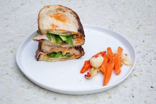 Авокадо мелт з беконом, халапеньйо, 300 г