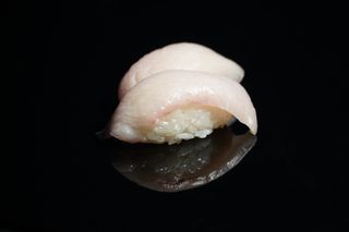 123. Nigiri/sashimi hamachi