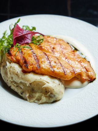 Piept de pui  si piure de cartofi cu trufe 380 gr