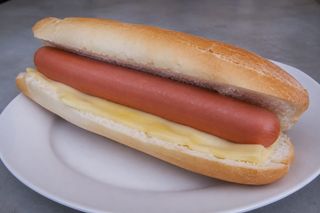 Bocadillo De Frankfurt Con Queso