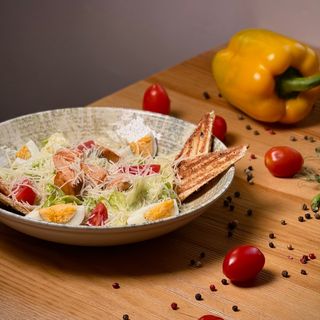 Цезарь с семгой 