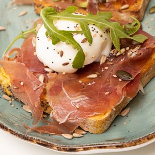 1 Tosta de Jamón, Aguacate, huevo y rúcula