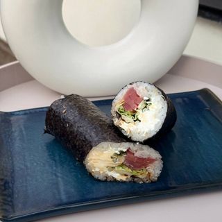 Hand roll з тунцем