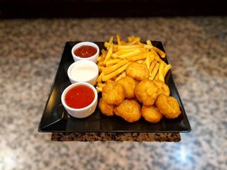 Nuggetsy z frytkami mega