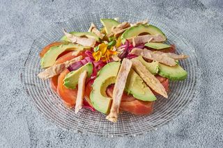 Ensalada de tomate, aguacate y ventresca
