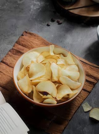 Chips De Yuca Con Nuestra Salsa (Ración)