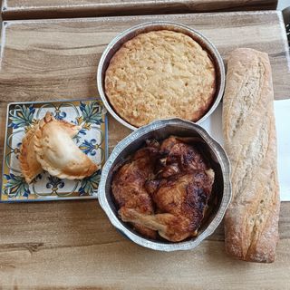 PROMO 3 - Pollo Asado + Tortilla + Pan + 2 Empanadas Argentinas