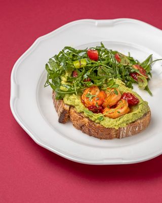 Авокадо тост  зі Страчателлою, креветками та крем-чілі (265г)