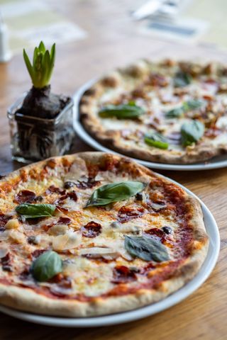 PIZZA "FIGURATO" DIAVOLA DE LEON