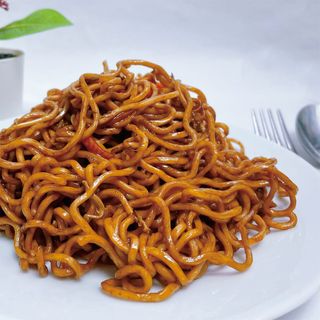 Fideos Fritos Con Verduras Y Huevo