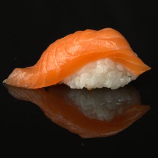 21. Nigiri De Salmon (1 Pza.)