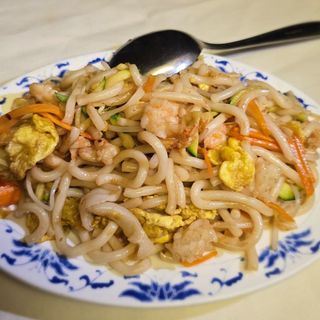 51 Spaghetti ''udon'' con gamberi e verdure