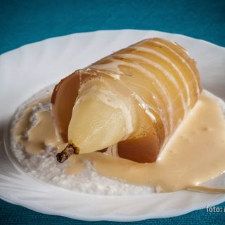 Gruszka w winnej galaretce