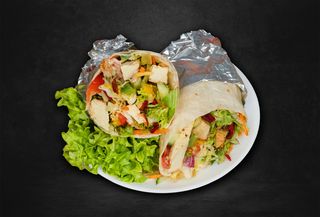 Tortilla z kurczakiem i warzywami 