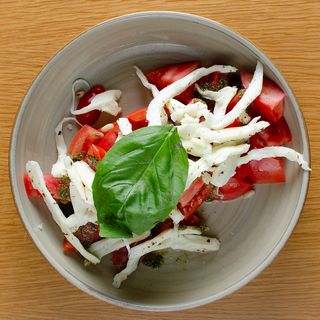 Салата Капрезе, произлязла от остров Капри, пресъздадена от нас