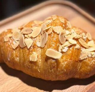 Круассан с заварным кремом