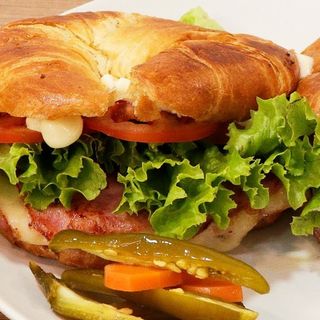 Cuernito-Croissant con Jamón y Queso