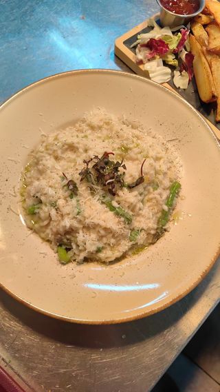 Risotto cu sparanghel și parmezan