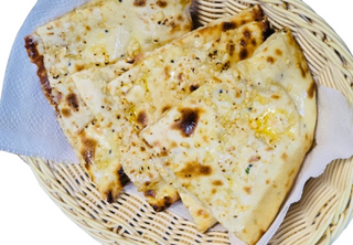 Cheese garlic naan