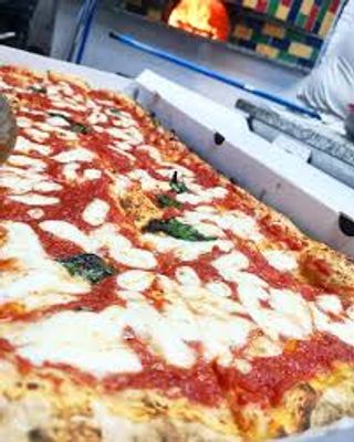 Pizza mezzo metro margherita