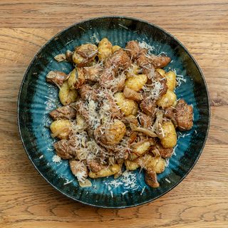 Scaloppine con gnocchi ai funghi