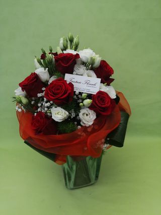 Bouquet rose rosse e lisiantus