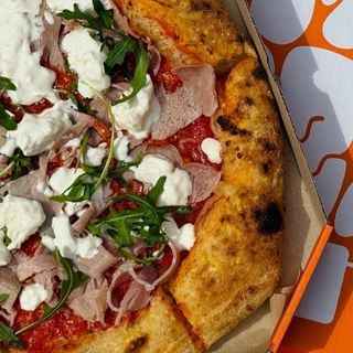 Піца з прошутто котто і страчателлою (30см/450г)